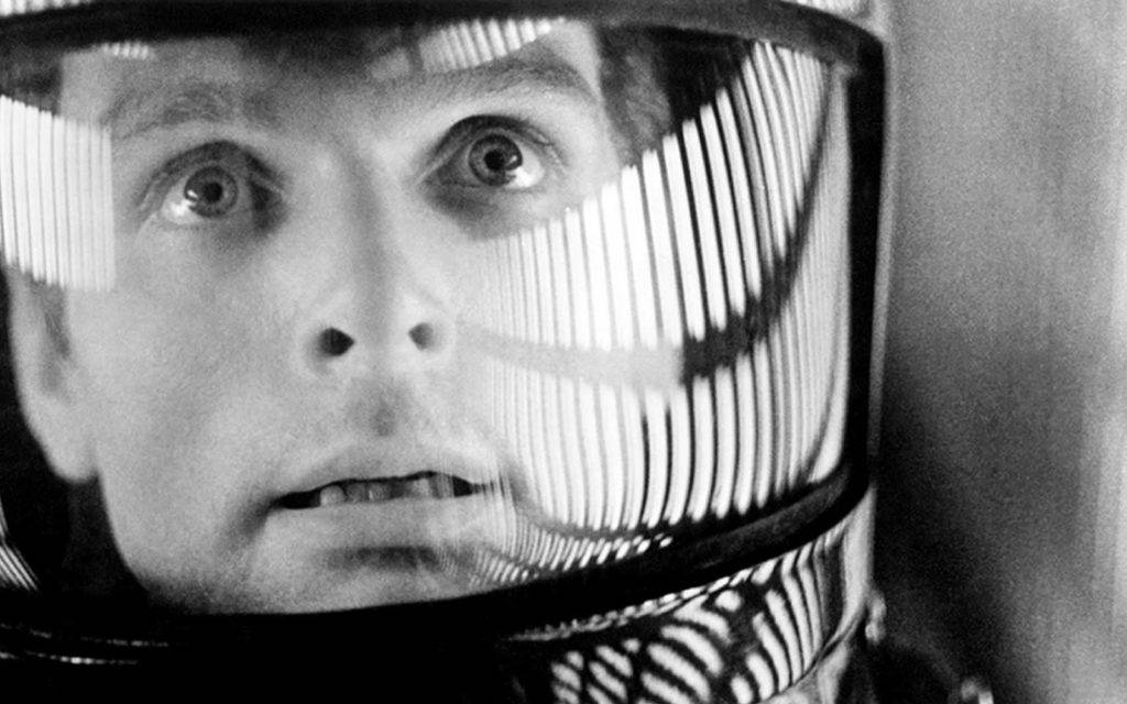 Keir Dullea em cena de 2001, Uma Odisséia no Espaço, de Stanley Kubrick, morto em 1999.