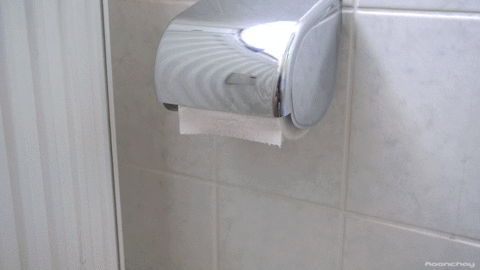 Animação: porta papel higiênico com pequeno pedaço papel higiênico aparente, ao ser puxado, o rolo do papel higênico é rolado e aparecem duas folhas com desenhos de olhos, boca e braços por cima do papel, antropormofizando o papel higênico, com "semblante" alegre. A animação prossegue com a mão puxando a primeira folha do papel higiêncio, que é rasgada. A segunda folha, que também parecia alegre, se surpreende e finalmentedemonstra co nojo, sugerindo que viu a folha anterior sendo utilizada no anus.