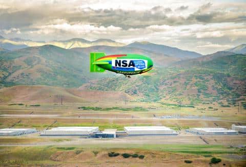 Greenpeace, Electronic Frontier Foundation e TAC sobrevoam NSA com dirigível para protestar contra espionagem