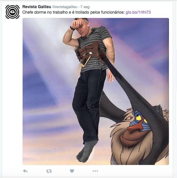 Twitter da revista galileu mostra homem dormindo sobreposto à imagem de babuíno o levantando no braço. 